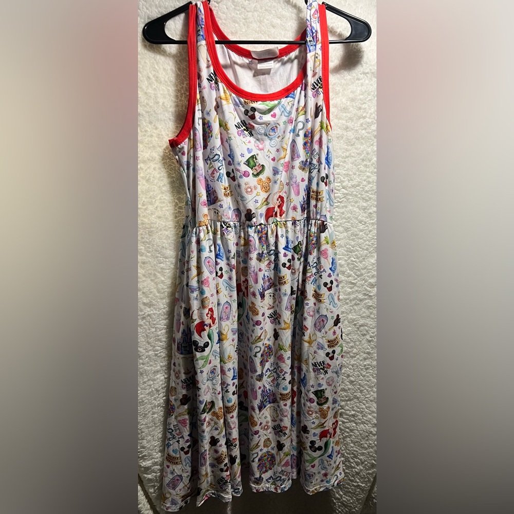 Disney
Enchanted Dress Shop
Never Grow Up
Size XL
EUC
Smoke free home